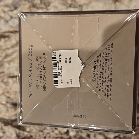 Henri Bendel New York scented candle Firewood NEW - Picture 3 of 4